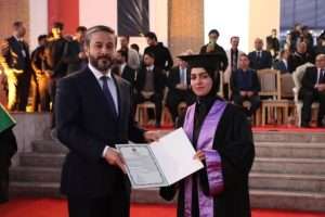 Read more about the article During Graduation of 35th Group, Dr. Al-Aboudi Honors Top Graduates of Kufa University