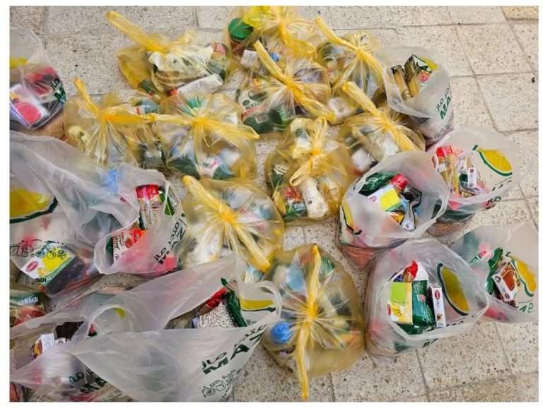 Read more about the article جامعة كربلاء توزّع سلال غذائية رمضانية دعمًا للعوائل المتعففة