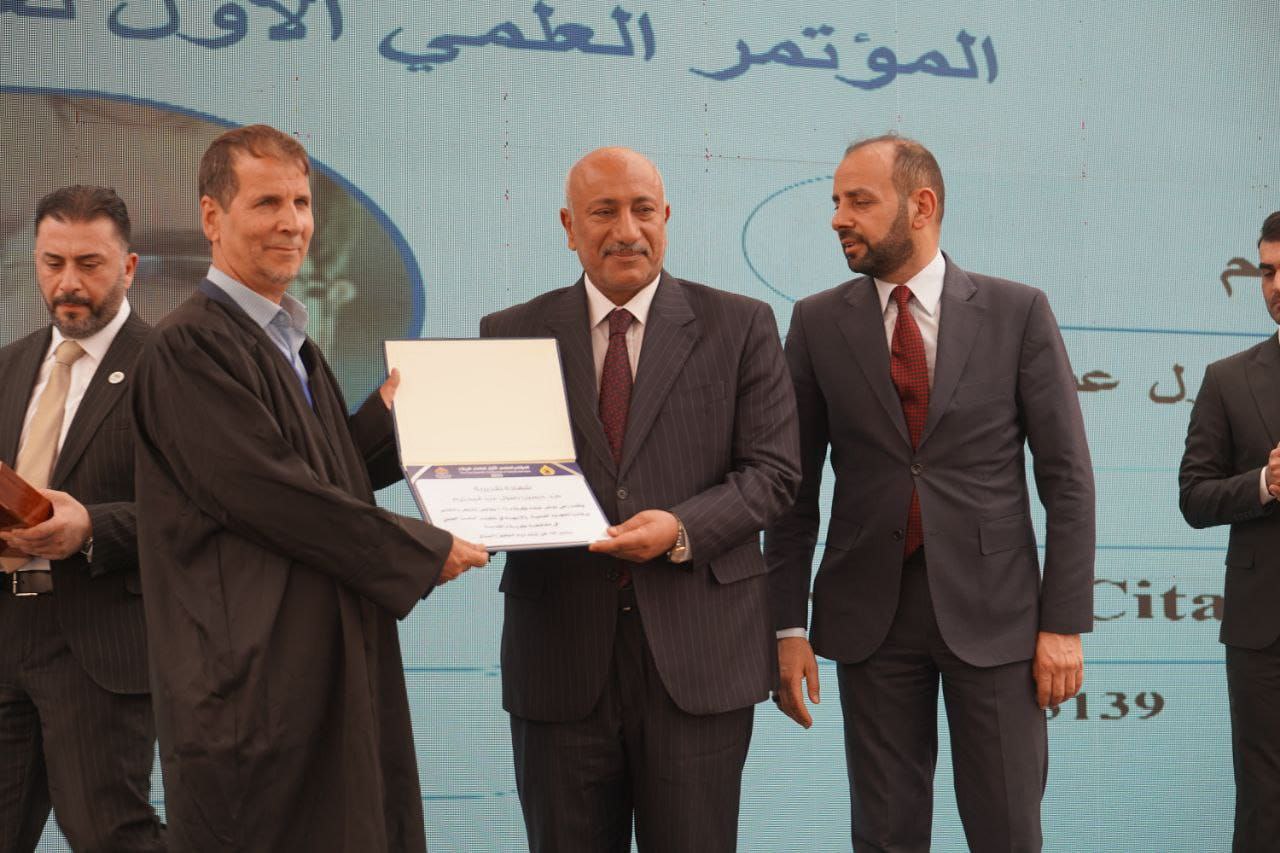 You are currently viewing تكريم تدريسي في كلية العلوم الطبية التطبيقية ضمن مبادرة علماء كربلاء