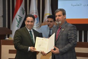 Read more about the article تكريم المعاون العلمي في كلية العلوم الطبية التطبيقية بمبادرة علماء كربلاء