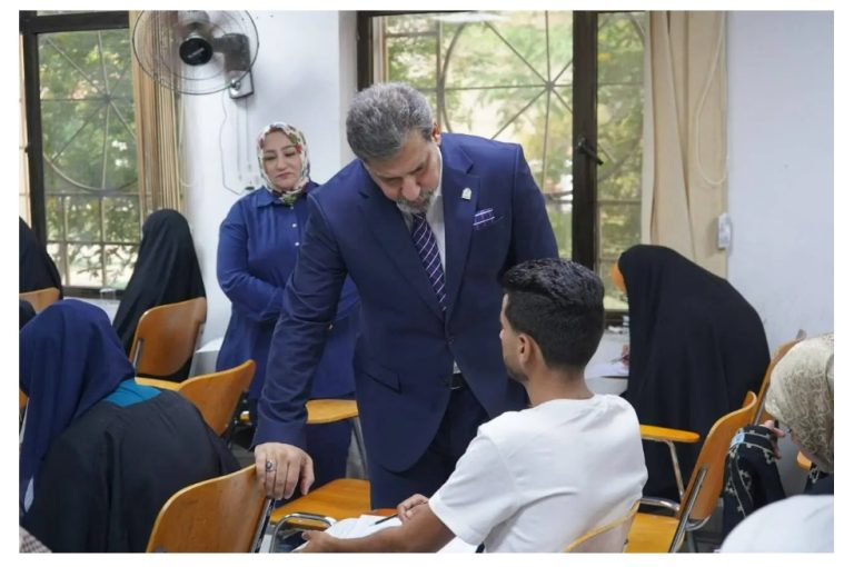 Read more about the article رئيس الجامعة يتفقد سير الامتحانات النهائية ويثني على دور الملاكات التدريسية