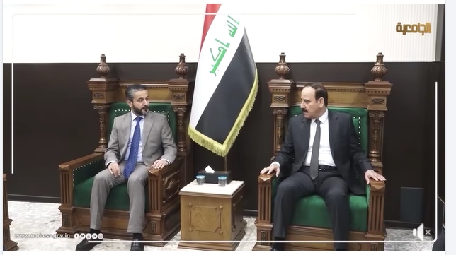 You are currently viewing في زيارته كلية الإمام الأعظم .. وزير التعليم العالي والبحث العلمي الدكتور نعيم العبودي يدعو إلى تحويلها وكلية الإمام الكاظم (ع) إلى جامعتين من أجل تحديث وتطوير الجانب العلمي واستيعاب متغيرات التطوير الأكاديمي