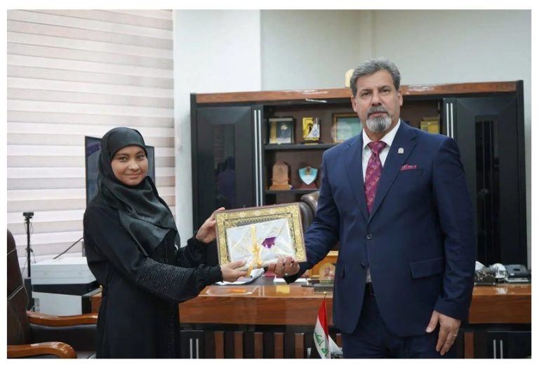 Read more about the article رئيس الجامعة يكرم مجموعة من ملاكات الجامعة الفائزين بمسابقة التجويد