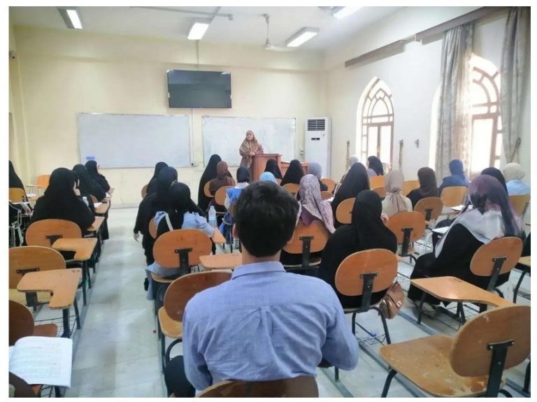 Read more about the article كلية العلوم بجامعة كربلاء تنظّم ندوة توعوية بحقوق المرأة وفق المواثيق الدولية