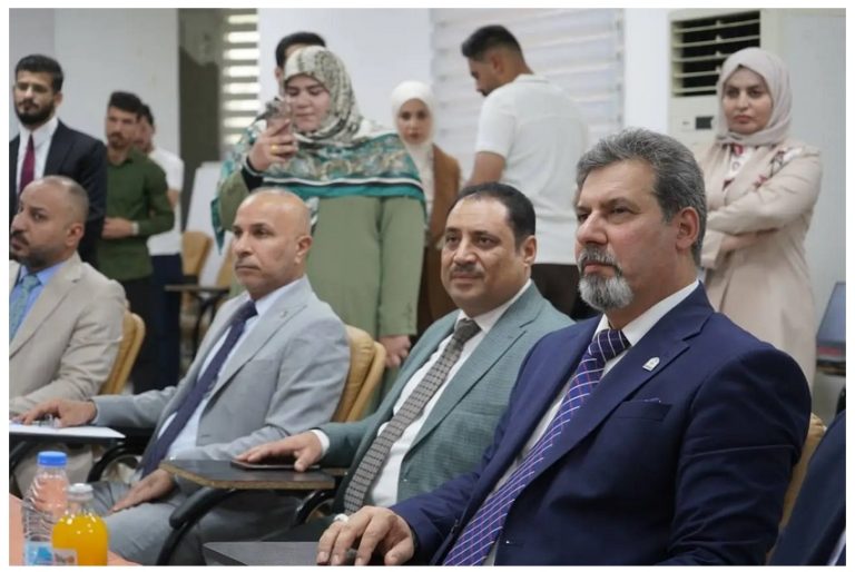 Read more about the article رئيس الجامعة يحضر مناقشة بحوث تخرج قسم هندسة العمارة