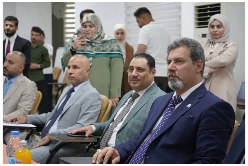 You are currently viewing رئيس الجامعة يحضر مناقشة بحوث تخرج قسم هندسة العمارة