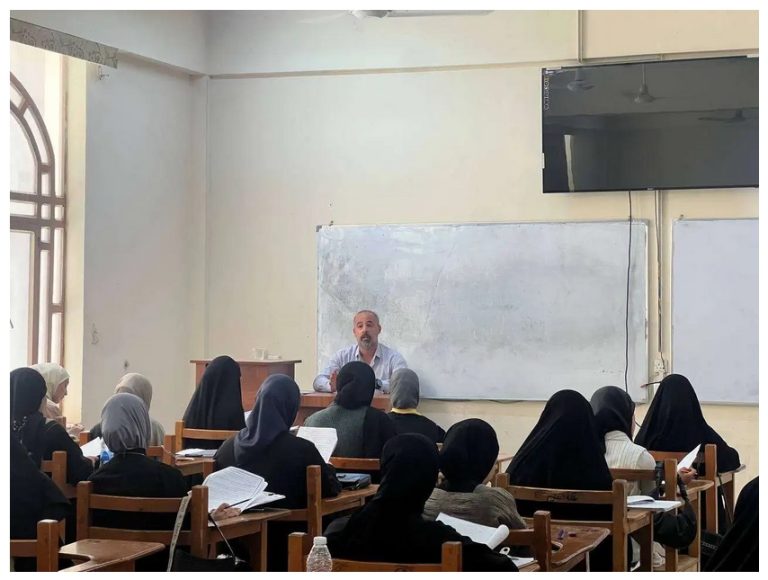 Read more about the article كلية العلوم بجامعة كربلاء تنظّم ندوة توعوية حول الوقاية من خطر المخدرات