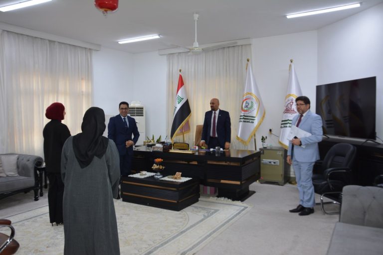 Read more about the article السيد عميد كلية العلوم الطبية التطبيقية يستقبل المهنئين بعيد الاضحى المبارك.