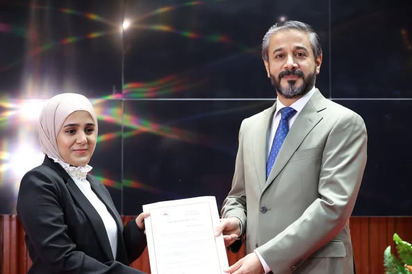 Read more about the article وزير التعليم يكرم الطلبة الأوائل بجائزة قائمة وزير التعليم العالي والبحث العلمي للمتفوقين