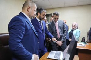 Read more about the article وزير التعليم يتفقد دائرة الدراسات والتخطيط ويتابع إجراءات القبول المركزي ومسار التحول الرقمي