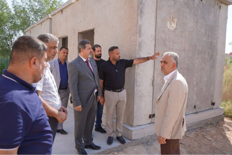 Read more about the article رئيس الجامعة يتابع ميدانيا أعمال تأهيل البوابة الرئيسية ويشيد بجهود القائمين على المشروع