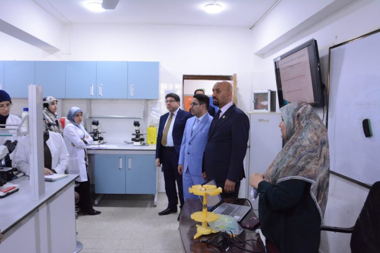 Read more about the article تأهيل المختبرات العلمية في كلية العلوم الطبية التطبيقية بجامعة كربلاء