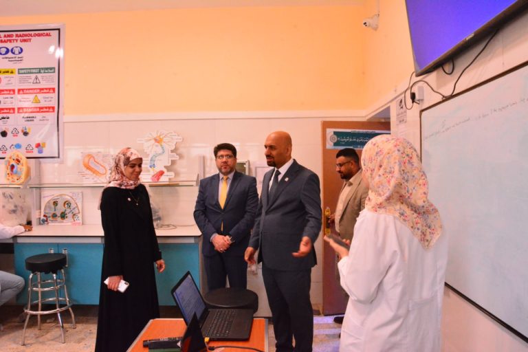 Read more about the article جولة ميدانية في كلية العلوم الطبية التطبيقية لمتابعة جاهزية المختبرات والعملية التعليمة