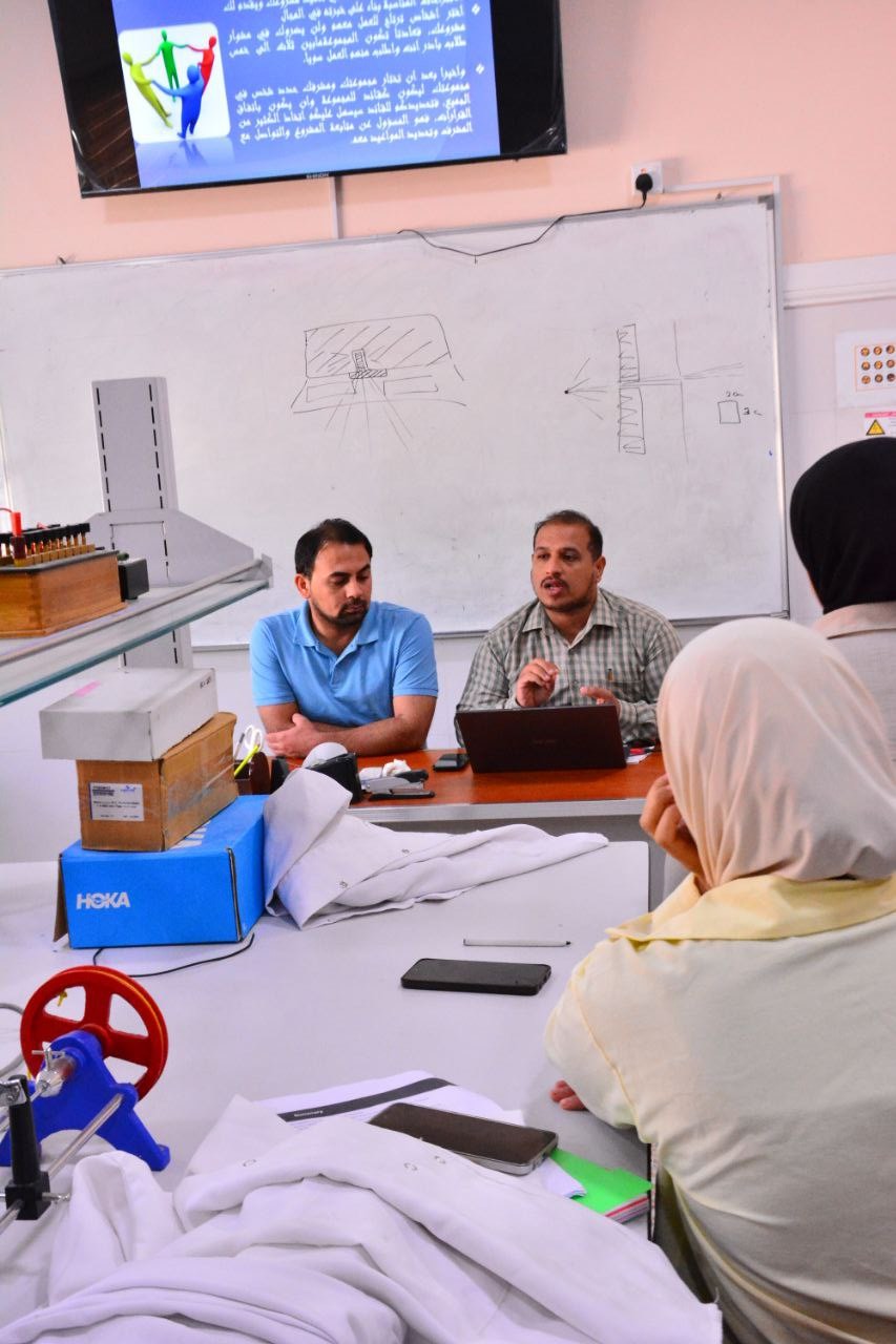 دورة تدريبية في كلية العلوم الطبية التطبيقية لتطوير مهارات الطلبة في كتابة مشروع التخرج