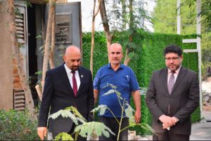 Read more about the article عميد كلية العلوم الطبية التطبيقية يجري جولة مسائية للاطلاع على أروقة الكلية وأحوال الطلبة