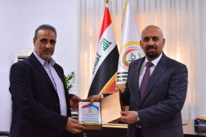 Read more about the article كلية العلوم الطبية التطبيقية تكرم السيد ثائر محسن كريم تثمينا لخدماته وإحالته الى التقاعد