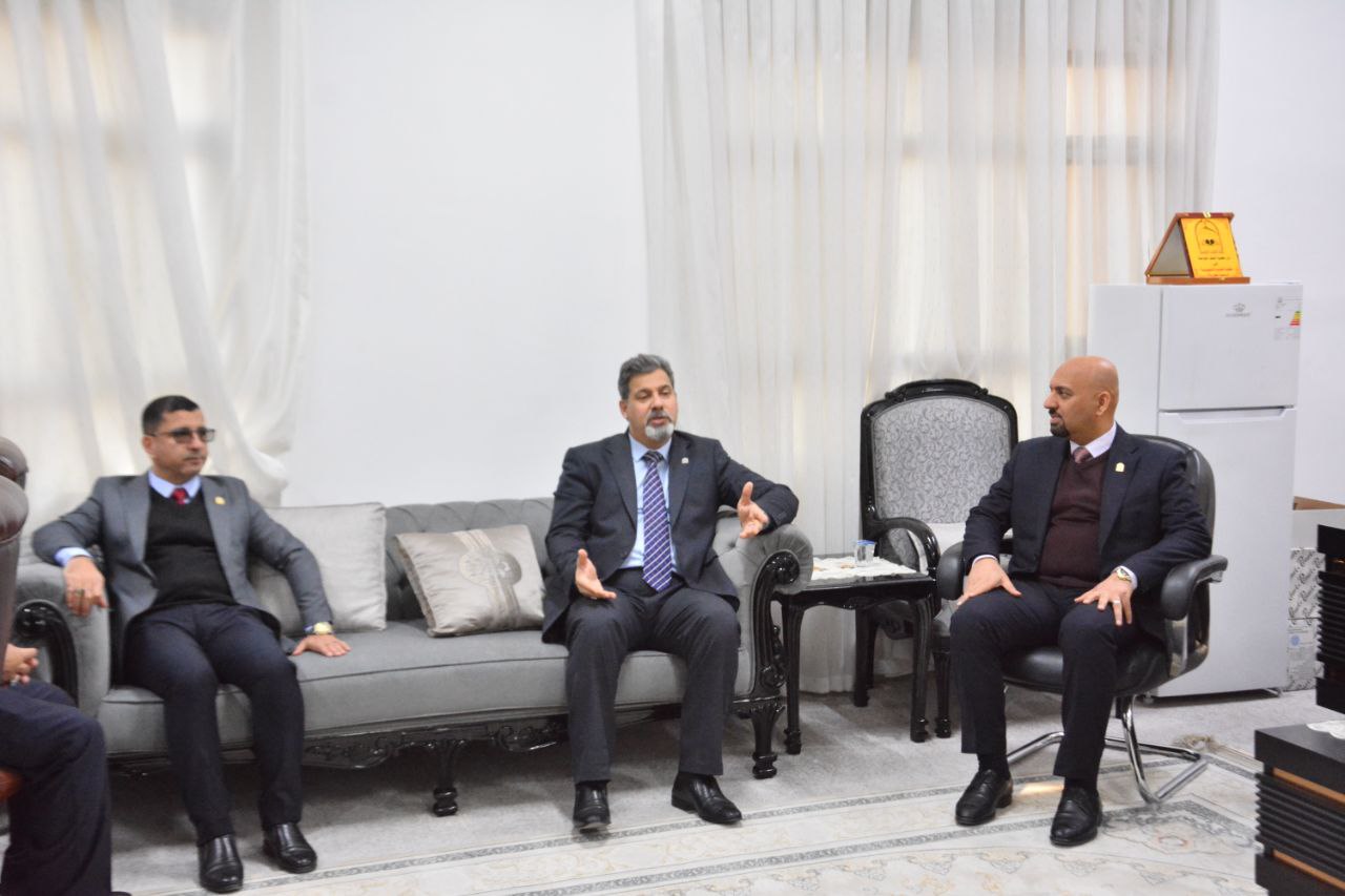 رئيس جامعة كربلاء يتفقد البنى التحتية ويتابع سير الامتحانات في كلية العلوم الطبية التطبيقية