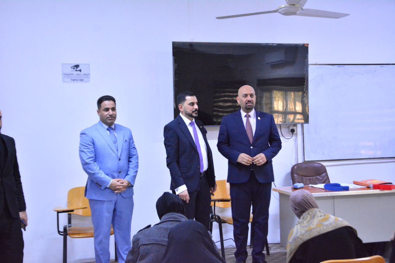 ممتحن خارجي من جامعة كينغستون في بريطانيا يزور كلية العلوم الطبية التطبيقية للارتقاء بمستوى المخرجات الجامعية