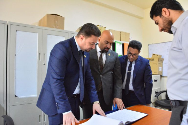 Read more about the article اللجنة المركزية لمتابعة الامتحانات تزور كلية العلوم الطبية التطبيقية في جامعة كربلاء